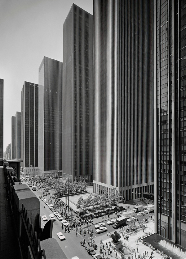 6th avenue by Ezra Stoller